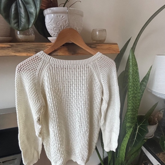 Lovely Poof! Sweater with Unique Detailing - Picture 3 of 5